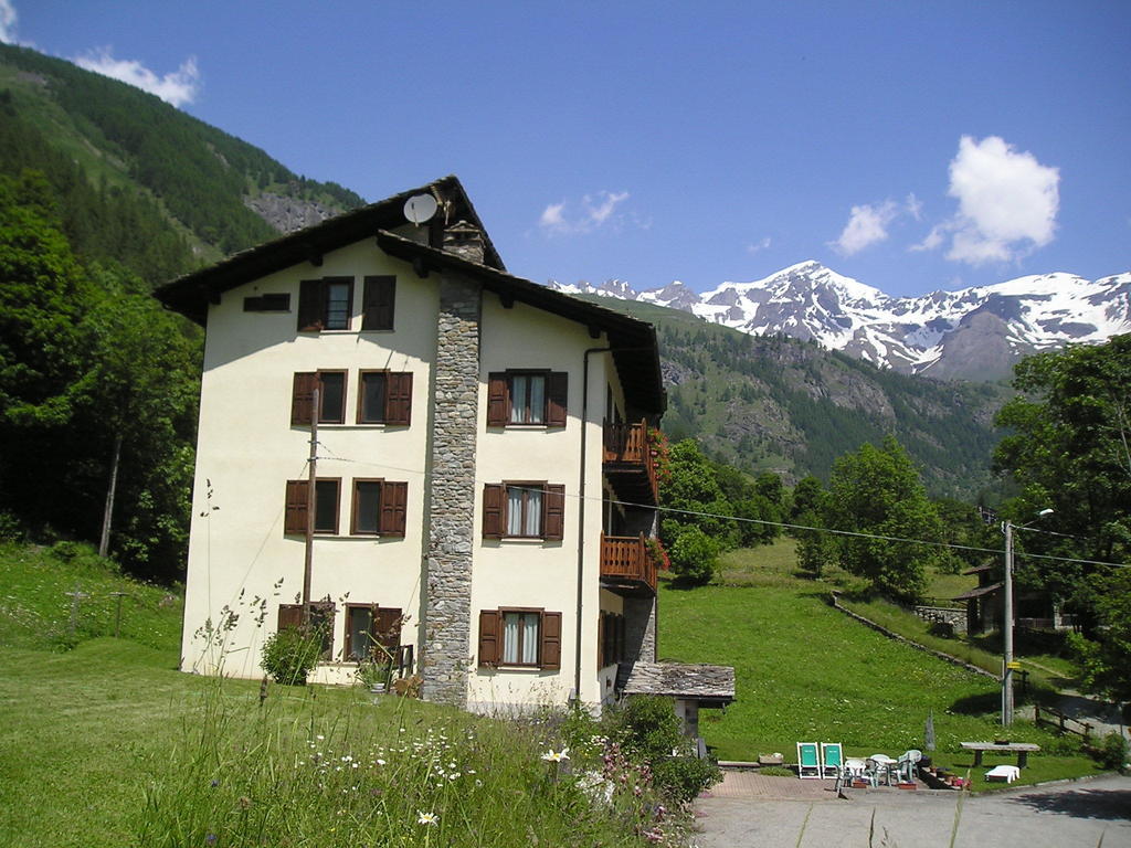 Mont Gele Hotel Ollomont Exterior photo