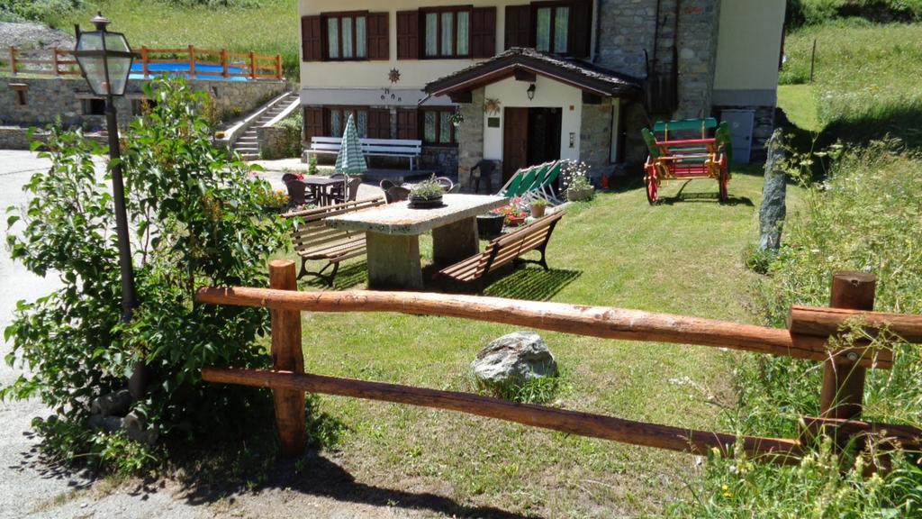 Mont Gele Hotel Ollomont Exterior photo